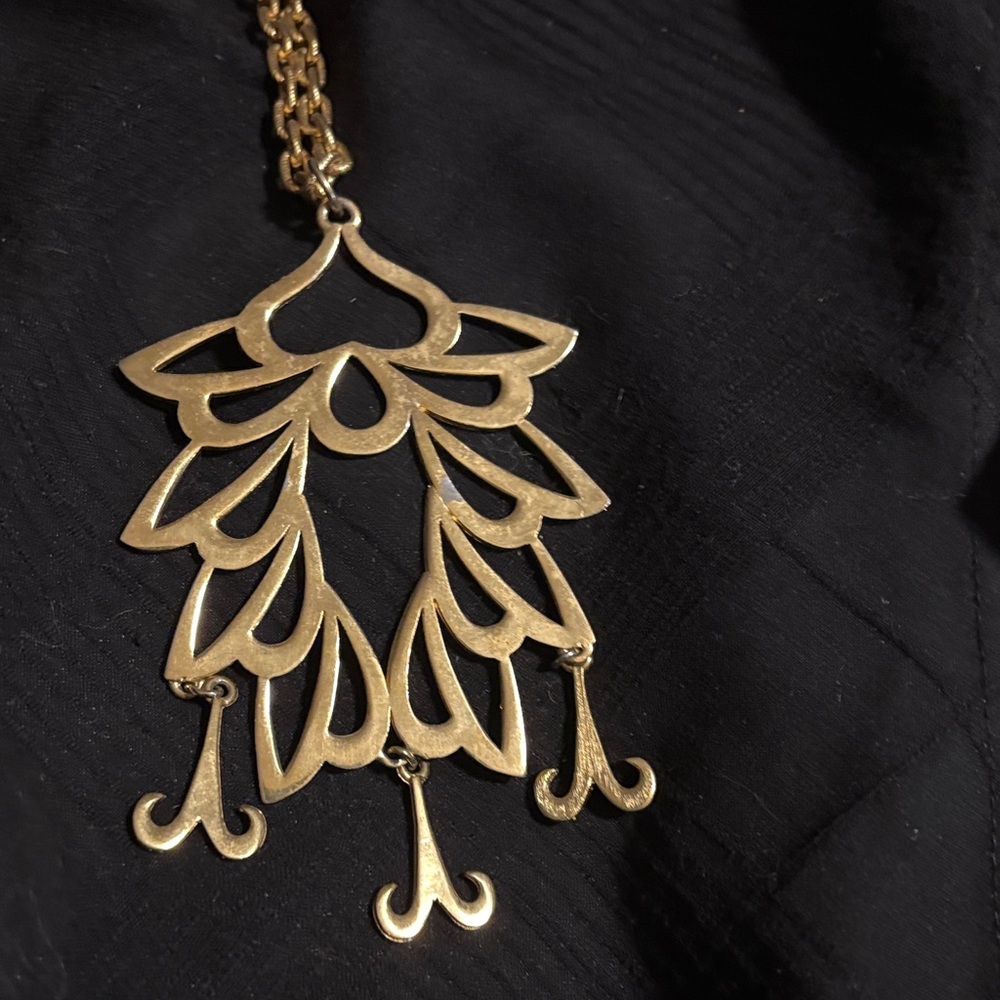 Vintage Trifari? Gold Pendant Necklace